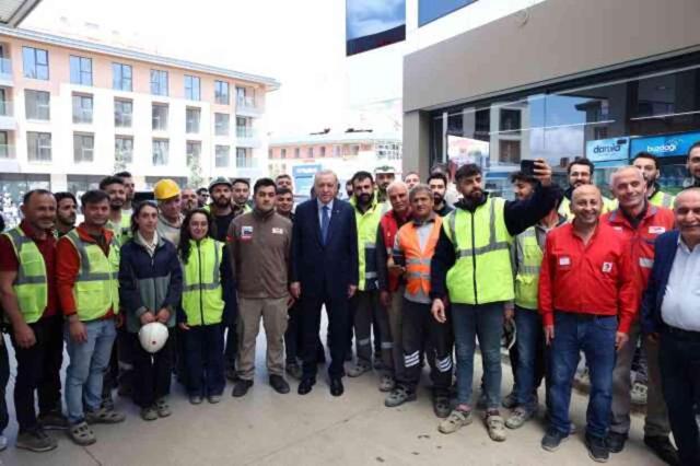 Cumhurbaşkanı Erdoğan'dan sürpriz ziyaret! Akaryakıt istasyonuna uğradı