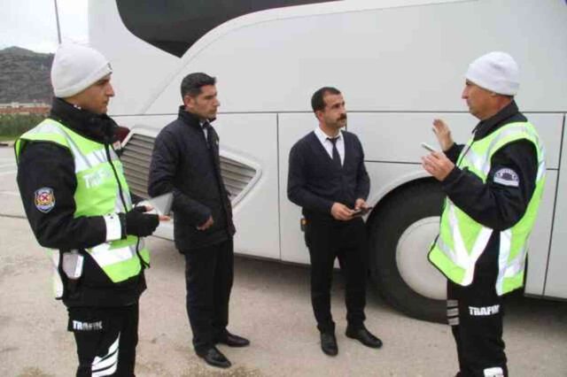 Askeri personelin kullandığı otomobil, polis aracına çarptı! 1 şehit, 4 yaralı