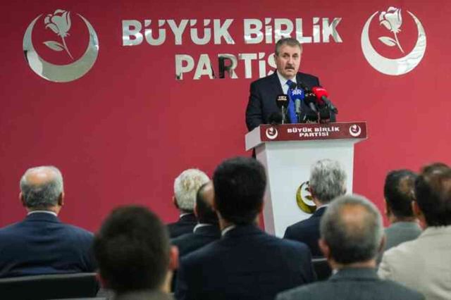 BBP lideri Destici'den, ABB'nin amblem değişikliği teklifine tepki: Ankara'da yaşayan hiç kimse Hititlerin torunu değil