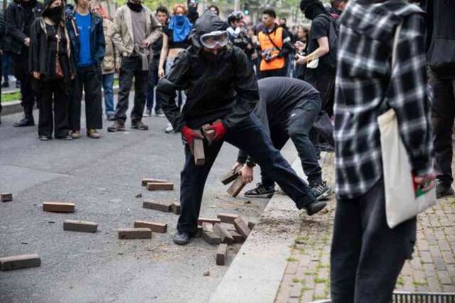 Paris'teki 1 Mayıs Gösterilerinde Polis Müdahalesi