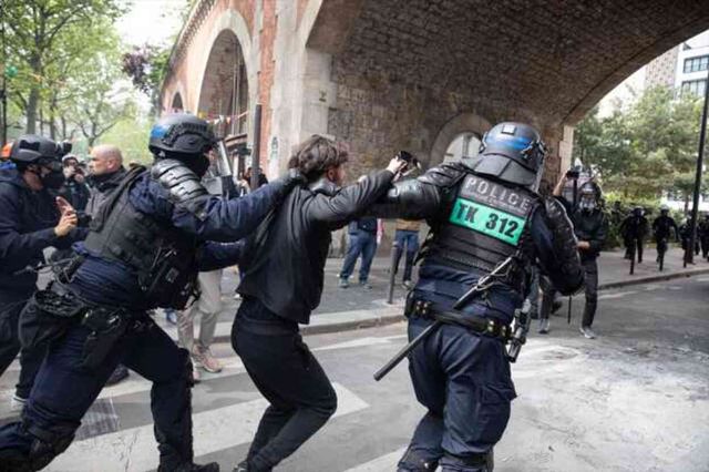 Paris'teki 1 Mayıs Gösterilerinde Polis Müdahalesi