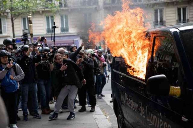 Paris'teki 1 Mayıs Gösterilerinde Polis Müdahalesi