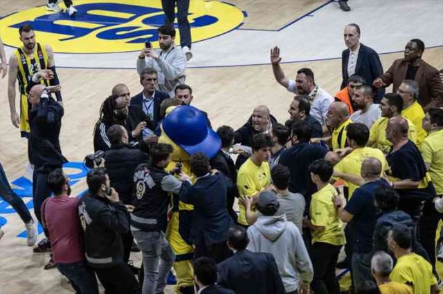 Olayların faturası kesildi! EuroLeague'den Fenerbahçe Beko'ya ceza