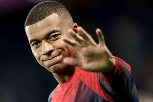 Kylian Mbappe, Paris Saint-Germain'e veda etti