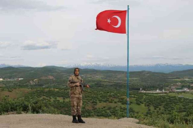 Gündüz evde annelik, akşam ise vatan nöbetinde koruculuk yapıyor