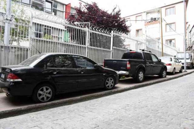 Polis he yerde onu arıyor! 11 aracın lastiklerini bıçakla patlattı