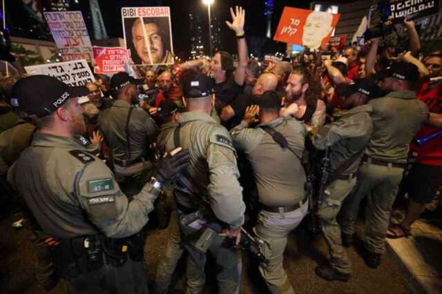 İsrailliler, Gazze Şeridi'nde ateşkes ve esir takası anlaşması talebiyle gösteri düzenledi