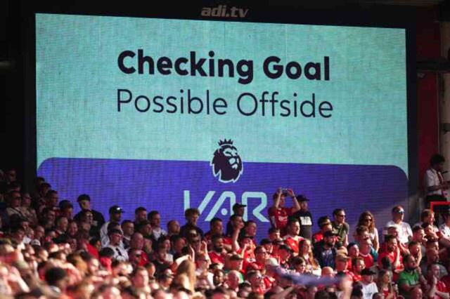 Premier Lig kulüpleri, VAR sistemini kaldırmak harekete geçti