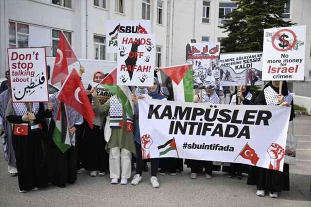 Gençlik ve Spor Bakanı Osman Aşkın Bak, sahnede 'dabke' dansı yaptı