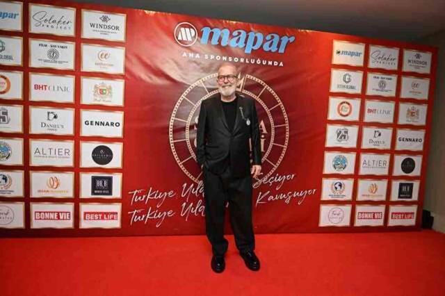 Nevra Serezli ilk kez sunuculuk yaptı! Yanında başarılı televizyoncu Gökay Kalaycıoğlu ile sahneye çıktı