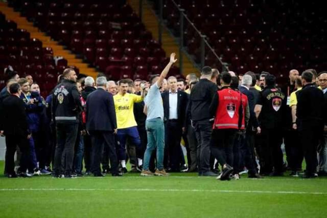 Dursun Özbek Ali Koç'u fena bombaladı: Yanına kalmayacak