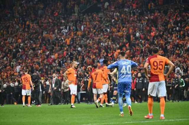 Şampiyonluk için bunu da yaptı! Okan Buruk, futbolculara yasak getirdi