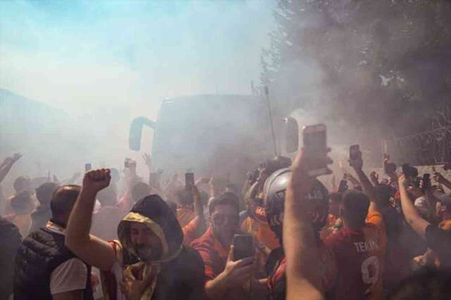Galatasaray taraftarının yaptığına bakın! Bu Mert Hakan pankartı ortalığı karıştırır