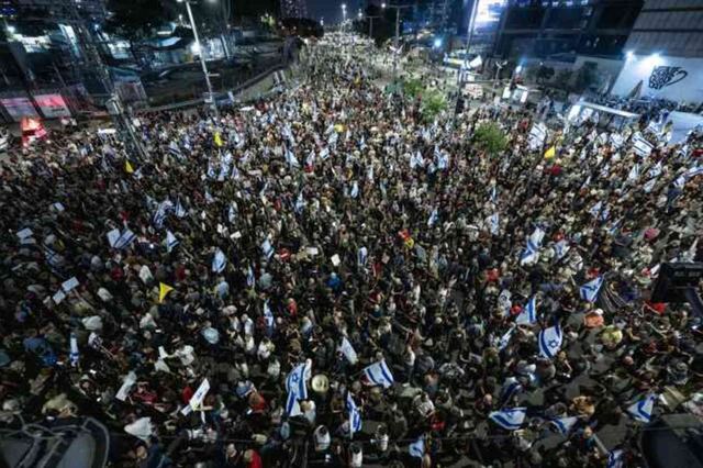 İsrailliler, İsrailli esirlerin geri getirilmesi ve hükümetin istifası talebiyle gösteri düzenledi