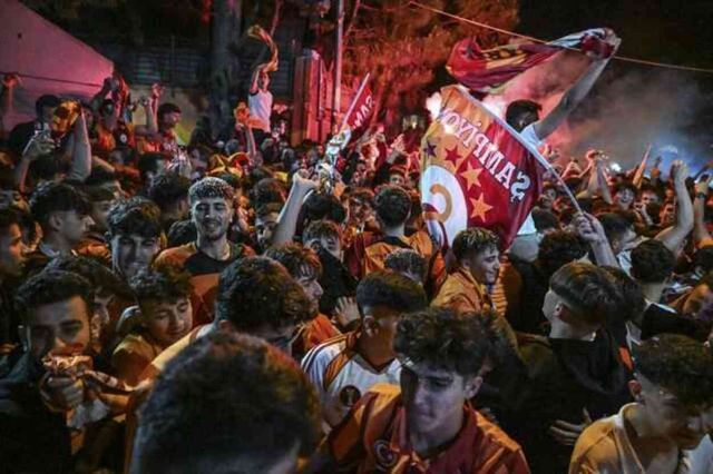 Yurdun dört bir yanında şampiyonluğu kutladılar! Sarı-kırmızılı taraftalar sokaklara döküldü