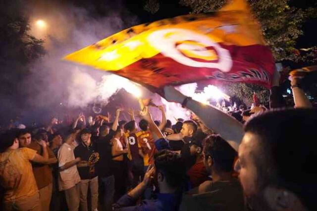 Yurdun dört bir yanında şampiyonluğu kutladılar! Sarı-kırmızılı taraftalar sokaklara döküldü