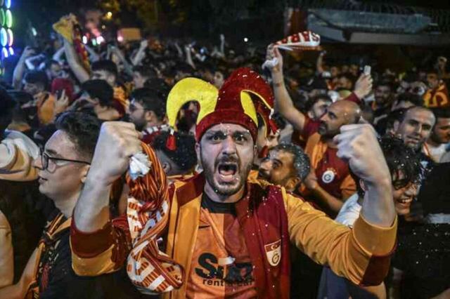Yurdun dört bir yanında şampiyonluğu kutladılar! Sarı-kırmızılı taraftalar sokaklara döküldü