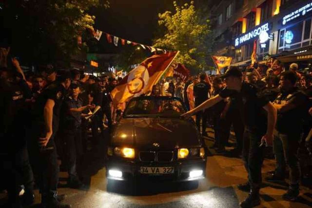 Yurdun dört bir yanında şampiyonluğu kutladılar! Sarı-kırmızılı taraftalar sokaklara döküldü