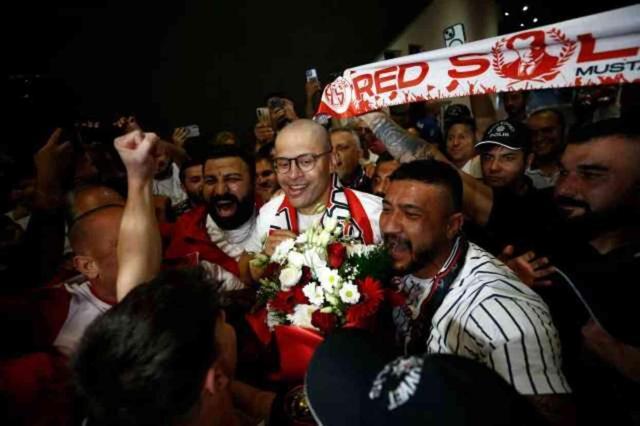 Alex de Souza, Antalyaspor için Türkiye'ye geldi