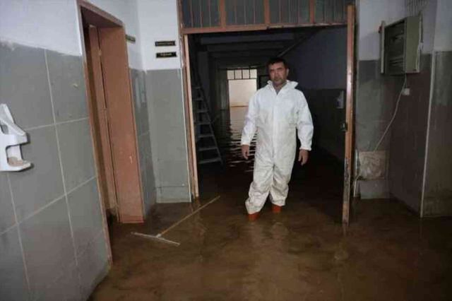 Meteoroloji'nin sarı kodla uyardığı 7 kent, sağanağa teslim oldu