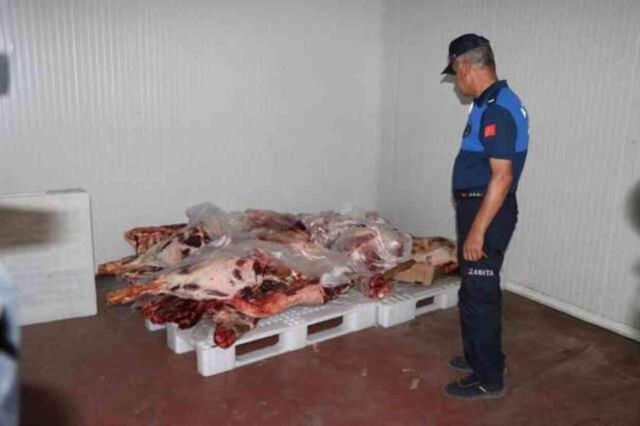 Tam 650 kilo! Kasaplardan ele geçirilen veremli etler imha edildi