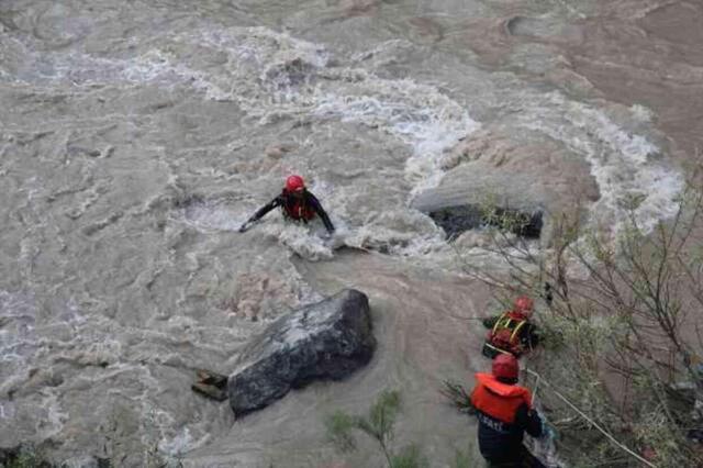 Hakkari'de trafik kazasında öğretmen hayatını kaybetti