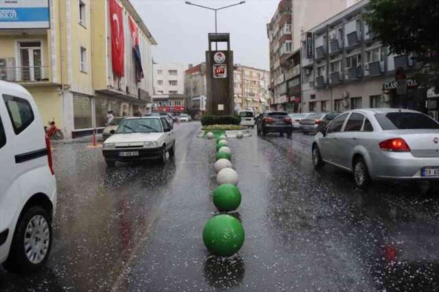 Kırklareli'ni dolu yağışı vurdu! Ortalık savaş alanına döndü