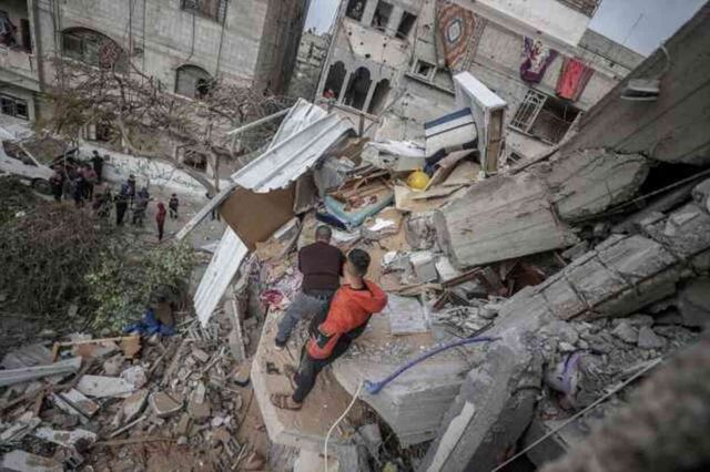 İsrail Refah'ta çadır kampını bombaladı: 25 ölü, 50 yaralı