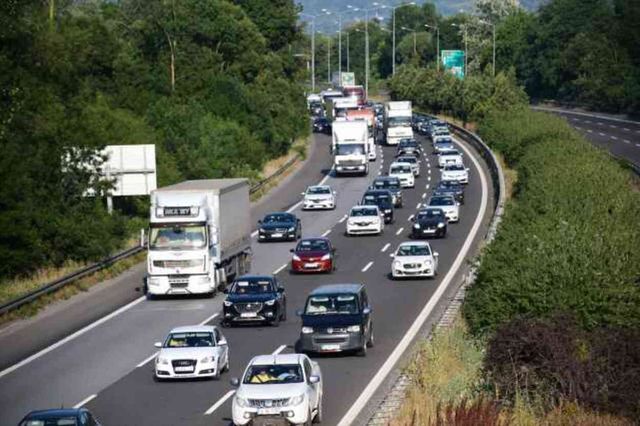 Tatilciler dönüş yolunda! İstanbul istikametinde kilometrelerce araç kuyruğu oluştu