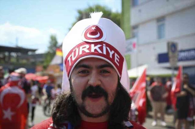 Ay-yıldızlılara büyük destek! Hamburg sokakları 'Türkiye' sesleriyle inledi