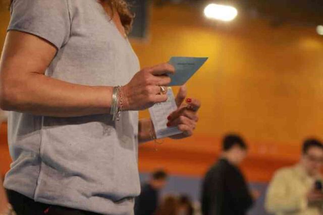 Fransa'daki erken seçimden ilk sonuçlar geldi! Aşırı sağ yüzde 34 ile önde götürüyor