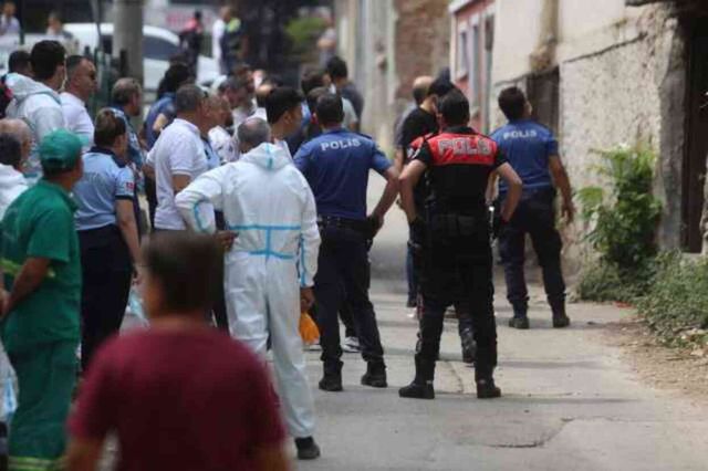 Bursa'da akli dengesi yerinde olmayan şahıs polis memurunu bıçakladı
