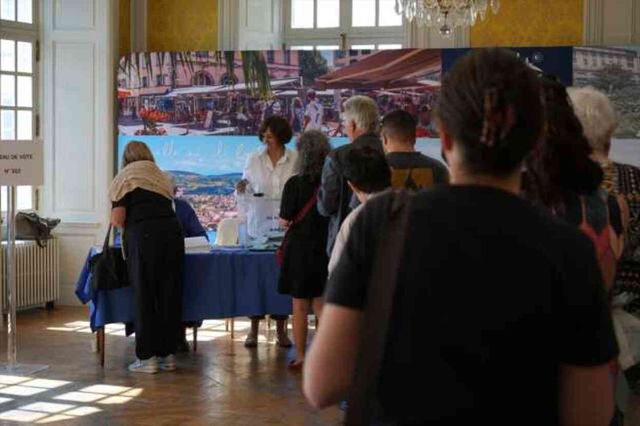 Fransa'da seçimlerin 2. turundan ilk sonuçlar! İlk turun galibi aşırı sağ hezimete uğradı
