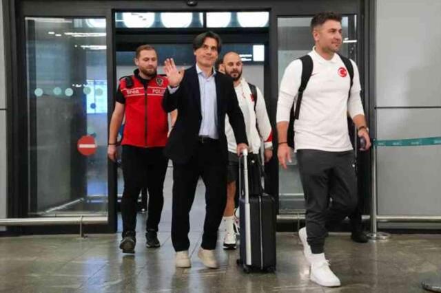 A MİLLİ TAKIM İstanbul'a döndü mü? A MİLLİ TAKIMINDAN İLK KARELER