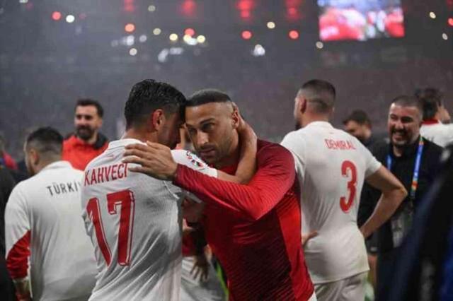 Cenk Tosun'dan ilk sözler! Fenerbahçe'ye transfer olan Cenk Tosun ne söyledi?