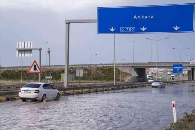 Ankara ve 3 kenti sağanak vurdu! Evleri su bastı, yollar göle döndü
