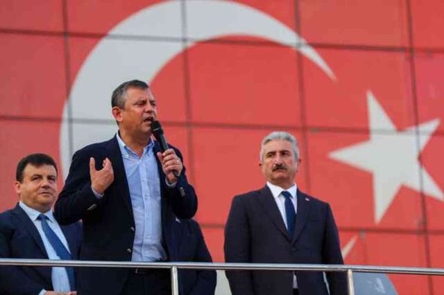 CHP Genel Başkanı Özgür Özel, Hükümeti Kentsel Dönüşüm Konusunda Samimi Olmaya Davet Etti