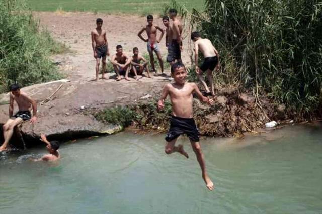 İran'da aşırı sıcaklar nedeniyle tüm kamu kurumları tatil edildi