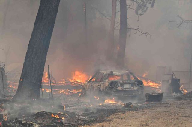 California tarihinin en büyük 4. orman yangını: 400 bin dönümden fazla alan kül oldu
