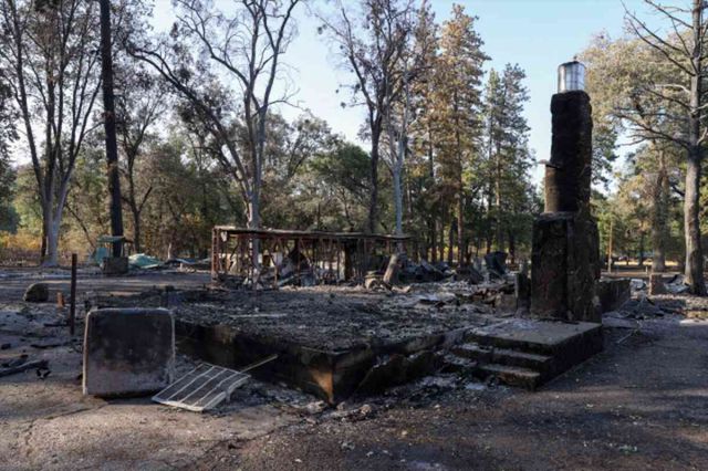 California tarihinin en büyük 4. orman yangını: 400 bin dönümden fazla alan kül oldu