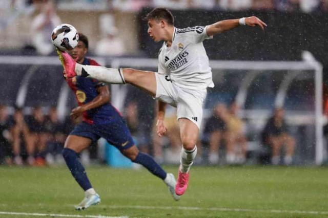 El Clasico'da akılalmaz olay! Arda Güler'in olduğu sahaya yıldırım düştü