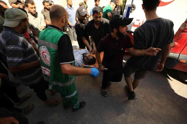 İsrail'in Gazze'de iki okulu hedef aldı: 25 Filistinli hayatını kaybetti