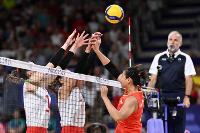 Türkiye yarı finalde! Türkiye yarı finalde kiminle oynayacak? Filenin Sultanları yarı final maçı ne zaman?