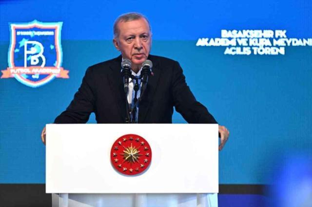 Erdoğan'dan futbol camiasına çağrı: Araya husumetin, ideolojinin girmesi sporun ruhuna zarar verir