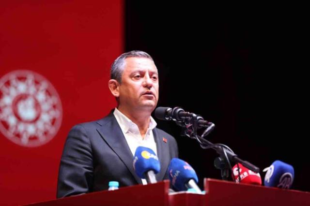 İBB Başkanlığı'na göz kırpmıştı! Özgür Özel: Sinem Dedetaş'ın açıklaması gereksiz, memnun olmadım