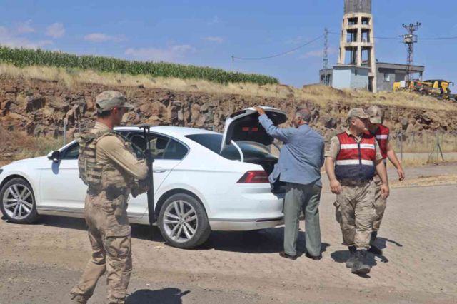 8 yaşındaki kayıp Narin'in amcası olan mahalle muhtarı gözaltında