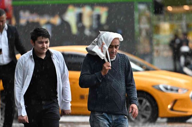 Ankaralının çilesi hep aynı! Sağanak yağış hayatı kabusa çevirdi