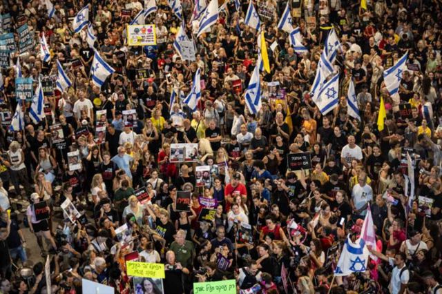 İsrail'de ortalık yangın yeri! Yüz binler sokağa indi, Netanyahu'ya istifa çağrısı yapıyor