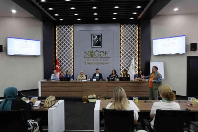 Kadınlar güçlerini birleştiriyor