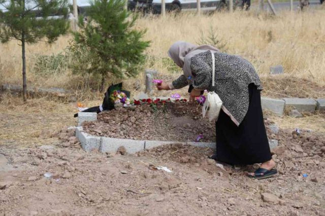 8 yaşındaki Narin'in mezarı! Hayatta olsaydı bugün okula başlayacaktı